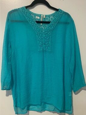 Grand & Greene Lightweight Teal Crochet V-Neck Women's Top